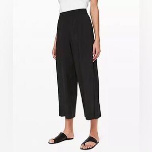 NWT lululemon Wanderer Culotte Black size 12
